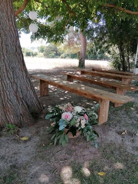 Décoration florale avec décoration de tables et d'arche pour un mariage à Capestang dans l'Hérault