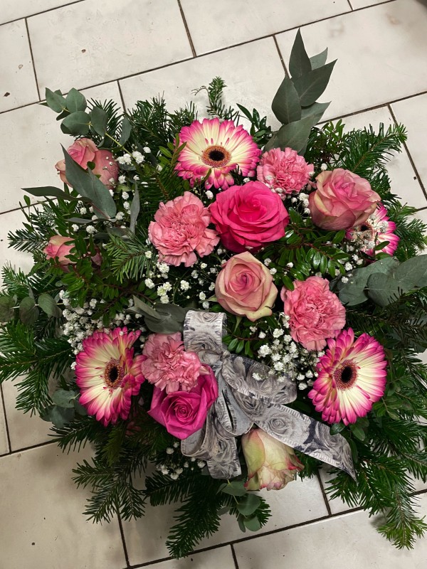 Coussins de fleurs pour un deuil à Cazouls-les-béziers proche de maraussan